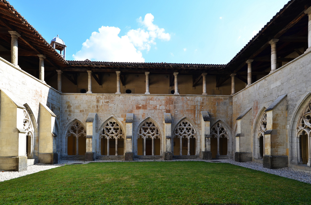Abbaye d'Ambronay vue intérieur du cloître
